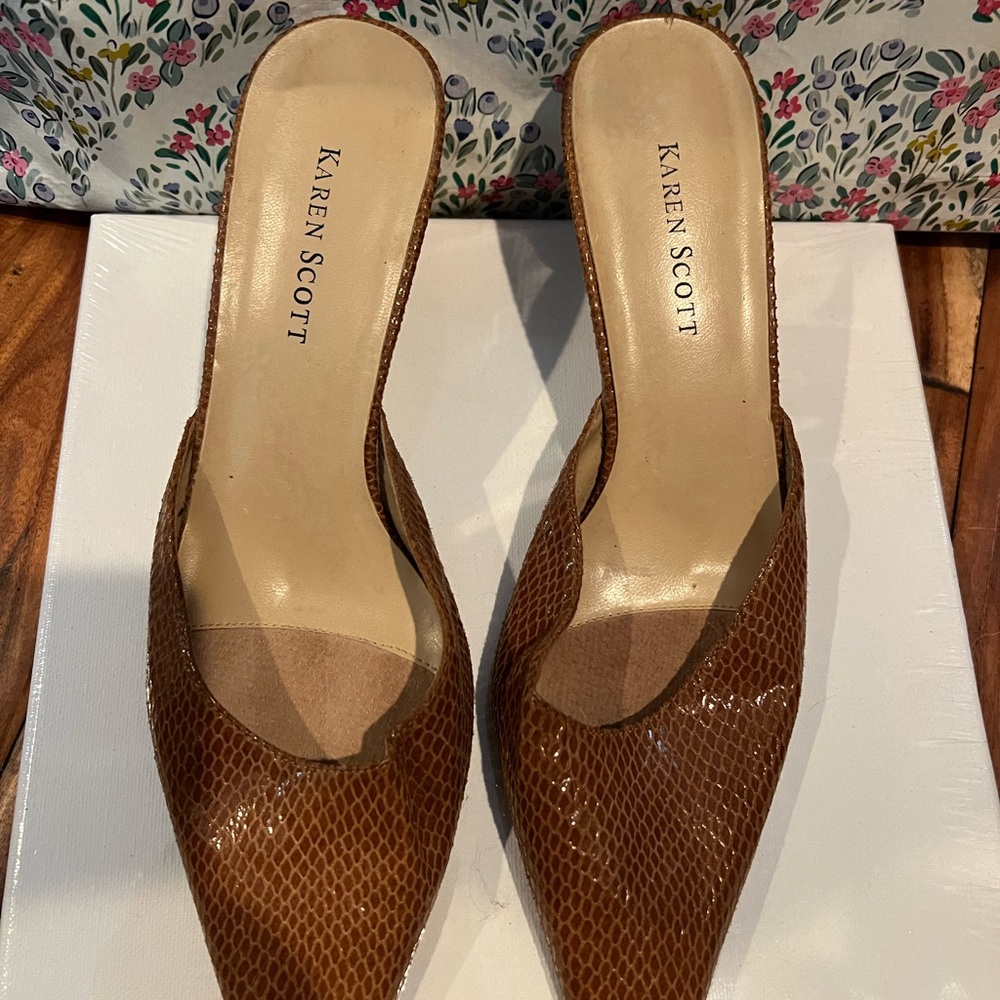Karen Scott Tan Textured Mules